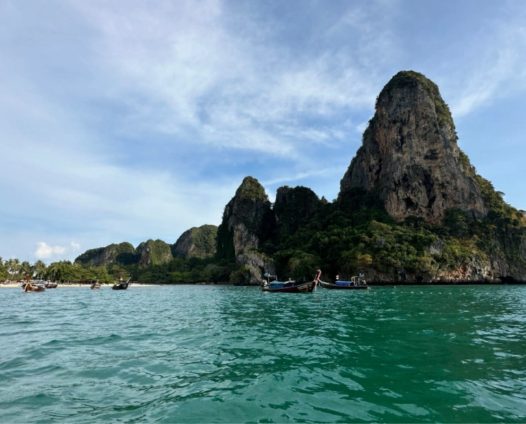 railay beach thailand green snakes poisonous