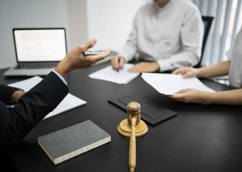 Can criminal lawyers in Dubai assist in clearing a criminal record