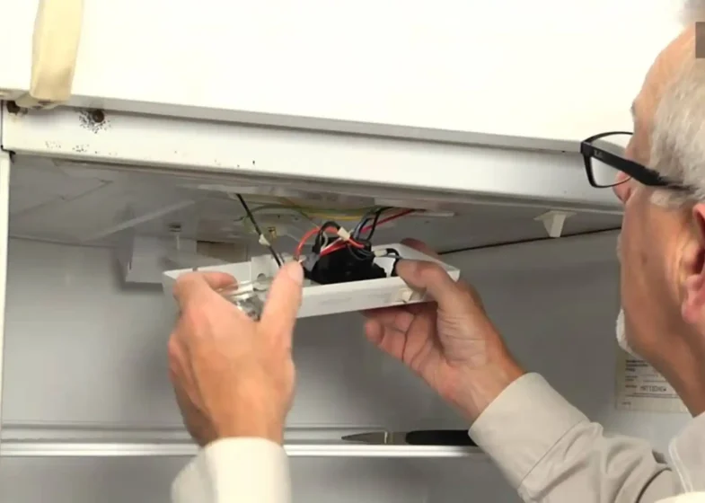 How to Repair Refrigerator Thermostat Problems