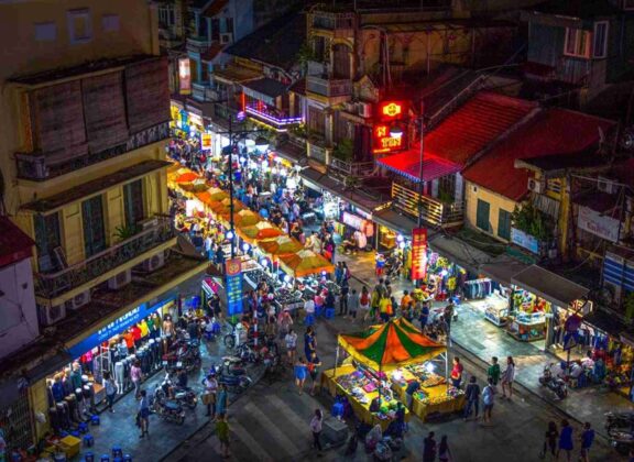 How to Find the Best Overnight Markets & Night Bazaars