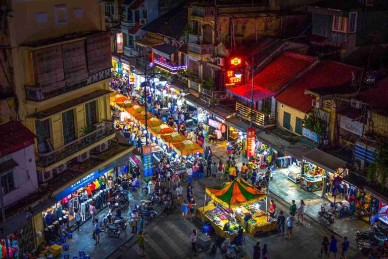 How to Find the Best Overnight Markets & Night Bazaars