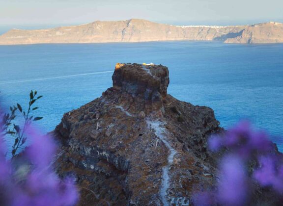 7 Best Hikes Near Santorini You Can Do This Weekend