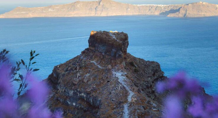 7 Best Hikes Near Santorini You Can Do This Weekend