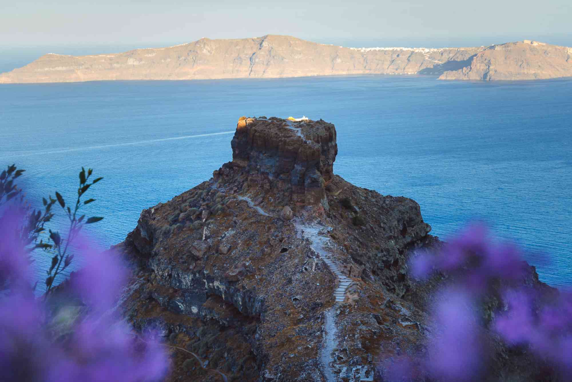 7 Best Hikes Near Santorini You Can Do This Weekend