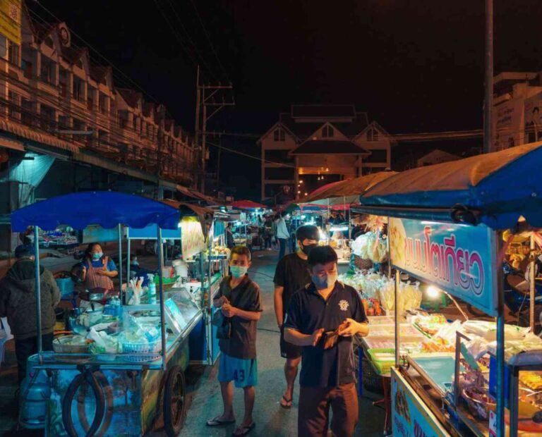 Chiang Rai Night Bazaar and Gifts