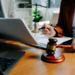 Can expatriates use Notary Public services in Dubai?