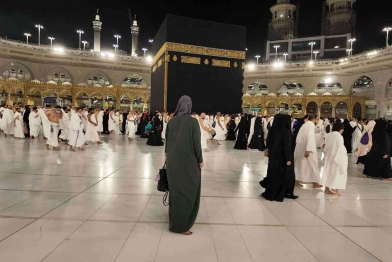 Umrah Visa 2025 Price in 2026: Visa Charges and Fee Guide